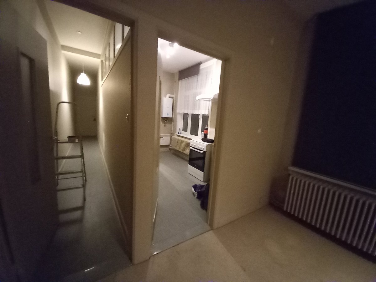 KaishaKitsune's tweet photo. Staying the night at my new apartment to paint all night. https://t.co/bXymfmmmxY