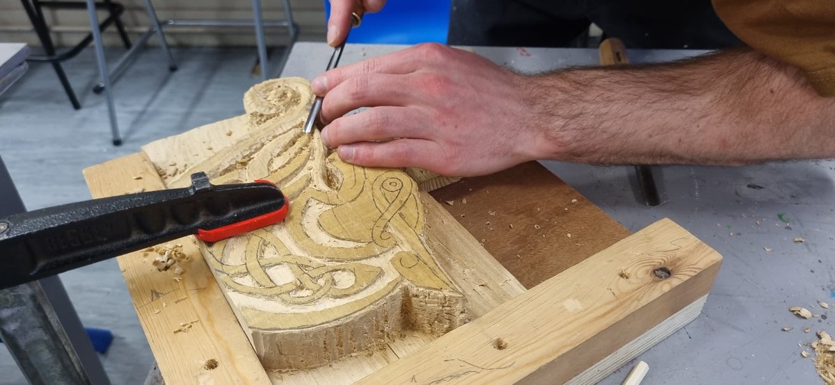 🐢 ..........🪵..........🌳...........🌱

Woodcarving in Crumlin College 🪵 

A photographs from tonight's class, this current term is nearly complete. There will be more classes next Autumn 🍂 

#Inwood_furniture_design 
#crumlincollege