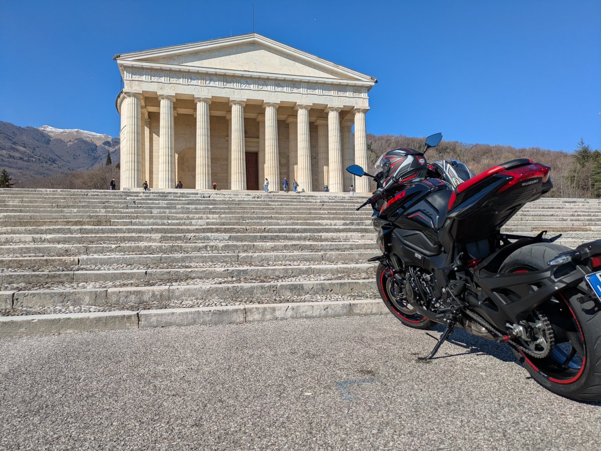 FGiust's tweet photo. Una giornata stupenda presso il Tempio Canoviano di Possagno😎 https://t.co/A5xI9KcX7h