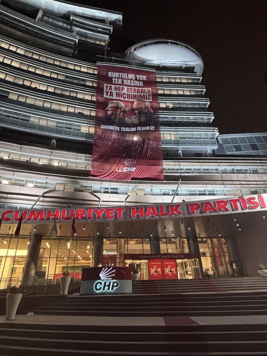 Bu ışıklar bütün bir ülke karanlıkta kalmasın diye yanıyor.