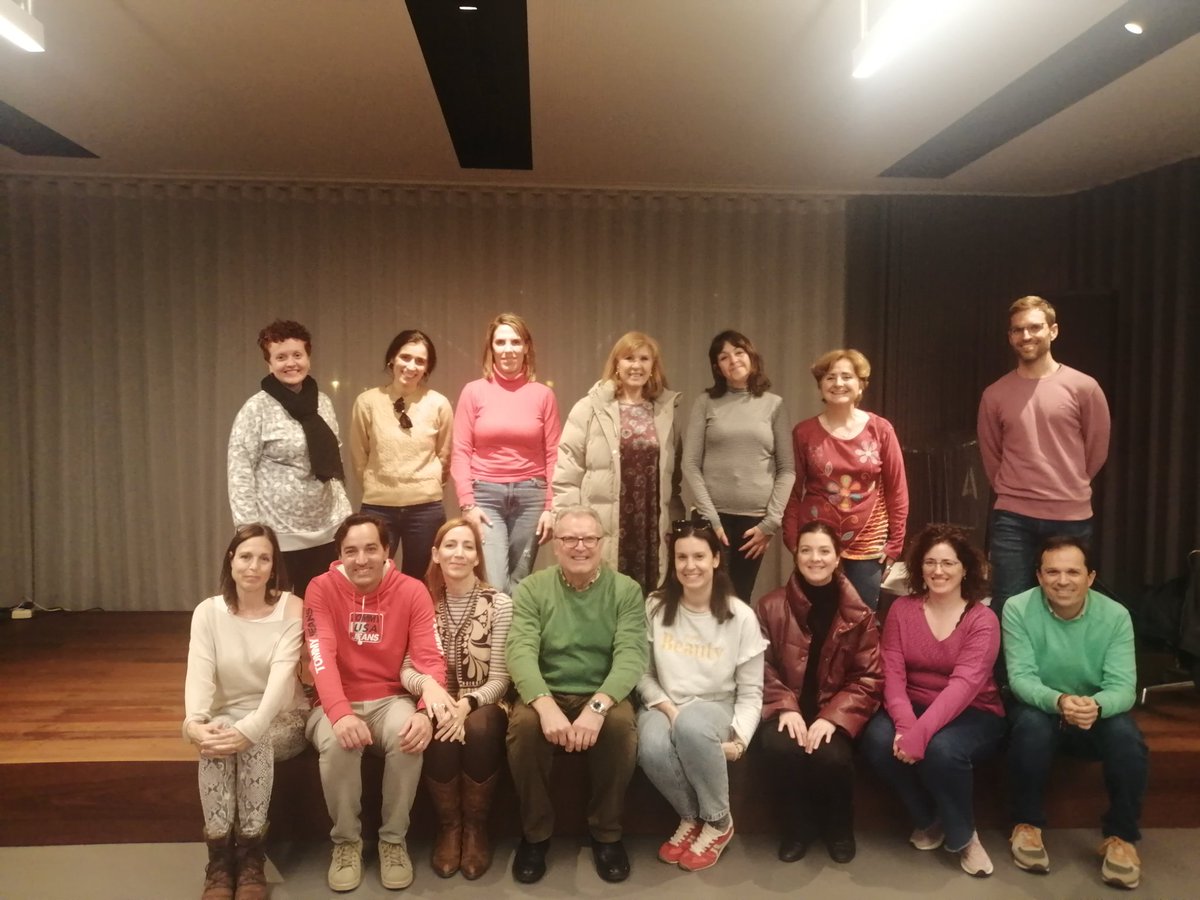Finalizamos los "XVIII Encuentros de la <a href="/BECREA_CORDOBA/">Red BECREA_CÓRDOBA</a>" con tres rutas literarias simultáneas, a cargo de <a href="/nuriaprofe11/">Nuria López Rey</a>, Inmaculada Serrano y Eva Orts, así como con una visita a la Biblioteca Pública Grupo Cántico. ¡Muchísimas gracias a las ponentes y al profesorado! <a href="/cepcordoba/">CEP Córdoba</a>