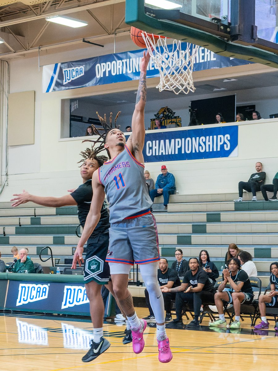 ⚡️🏀📸 Check out the new photo album from Men's Basketball

facebook.com/media/set/?van…
