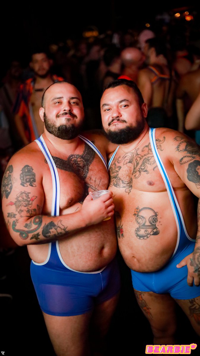 bessage's tweet image. Quase não uso mais o X, mas adorei essas fotos da @BearbieParty de Carnaval 💜💙 @noctiaqua