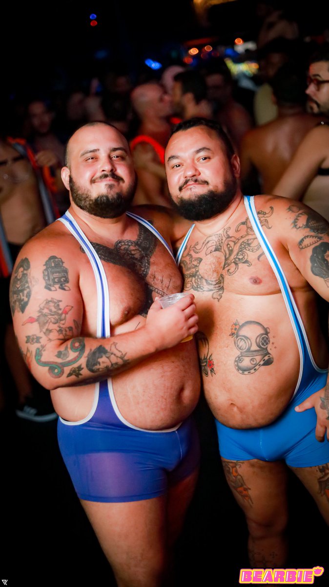 bessage's tweet image. Quase não uso mais o X, mas adorei essas fotos da @BearbieParty de Carnaval 💜💙 @noctiaqua