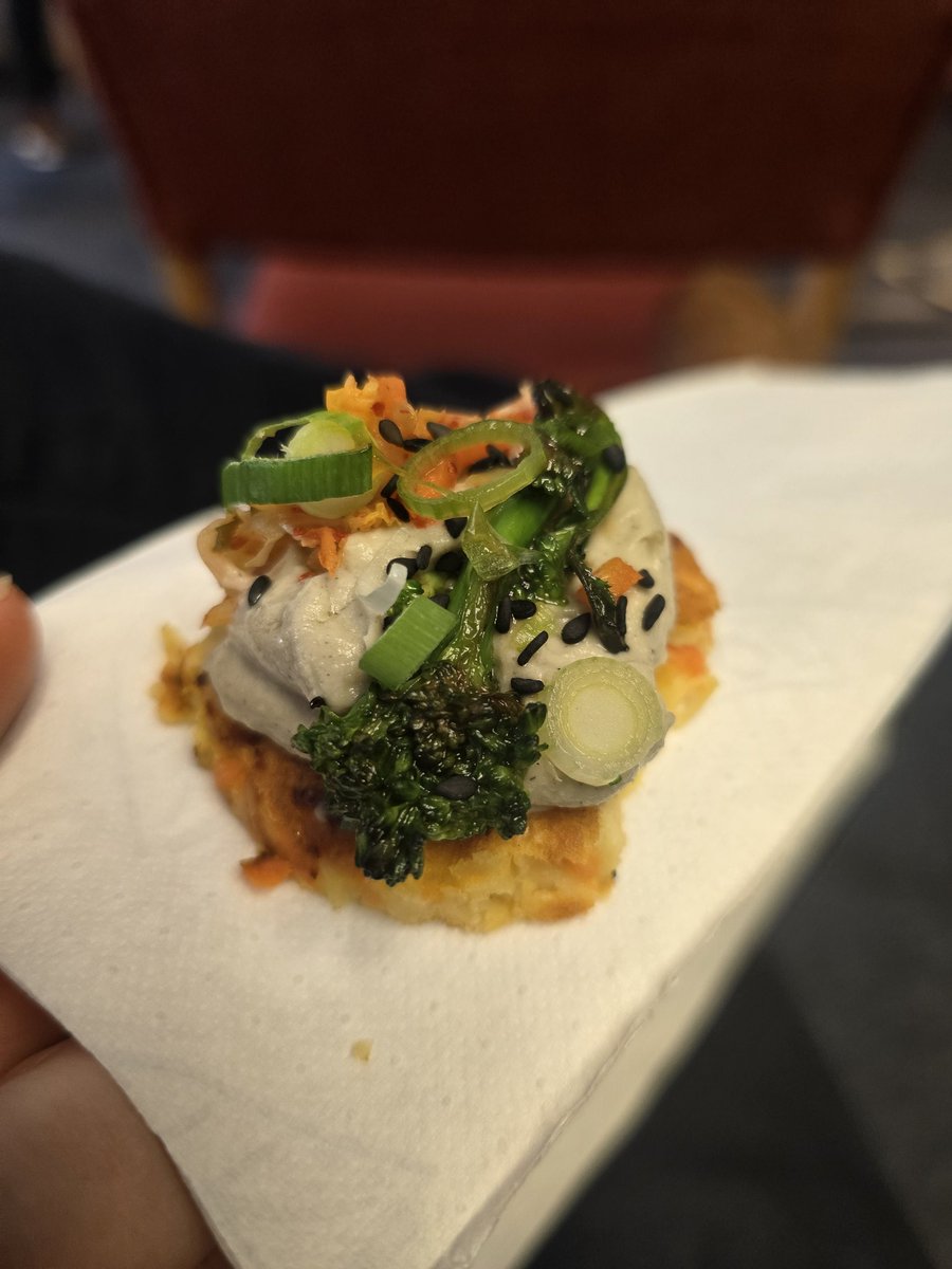 jamesclarkenhs's tweet image. Enjoyed a quick trip out to #bitesize today to see all the different teams across the trust showing the exciting things they do and value they add. Was nice to hear from a local Chef too on how to improve diet and gut health by eating more plants and experimenting with veg!