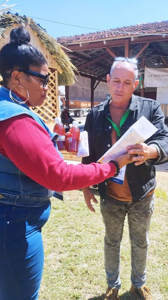 ilimpex_oficial's tweet photo. Actividades de Ilimpex en el segundo día de nuestro paso por FIAGROP 💚💙✨

#FIAGROP #ilimpex #feria #agroindustrial #empresascuba #importacion #exportación #sacos #aceites #lubricantes #maquinariaagricola #ecommerce #cluster #37 https://t.co/8kodOmrlrY