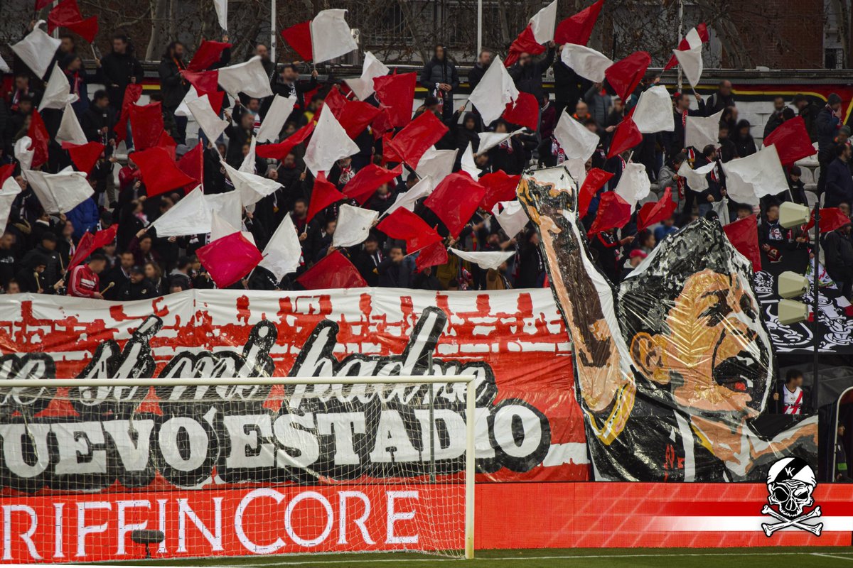 Gracias por llevarnos al Nuevo Estadio y habernos transmitido el amor por la Franja. Seguiremos compartiendo este amor de generación en generación.

Bendita la fortuna de tener un padre rayista.