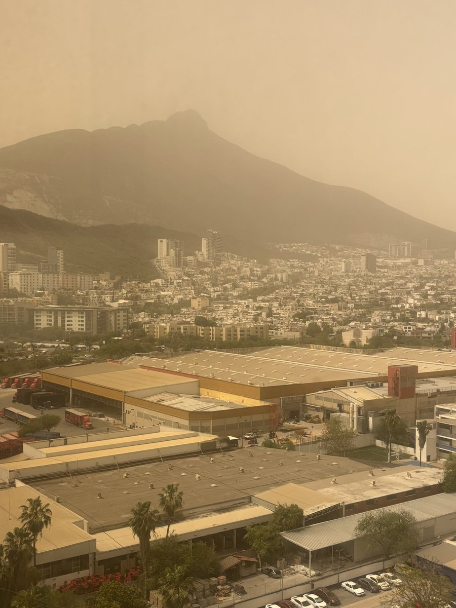 amigamexa's tweet photo. Asi se ve el “nuevo” Nuevo León.  
Cuídense, porque el “gobierno” solo busca a quién culpar, y no en cómo solucionar. https://t.co/2RJJyqwktw