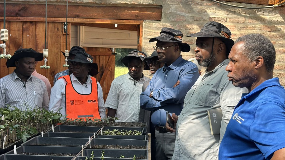 ilo_pretoria's tweet photo. In partnership with @DepartmentPWI hosting Hon.Minister Simbachawene and his delegation  @TasafTanzania 
We visited another EPWP site  today at
Grootvadersbosch Nature Reserve

💡This programme provides skills training, and  jobs that help uplift the community. @GamaSibanda https://t.co/Etj4hS0A4I