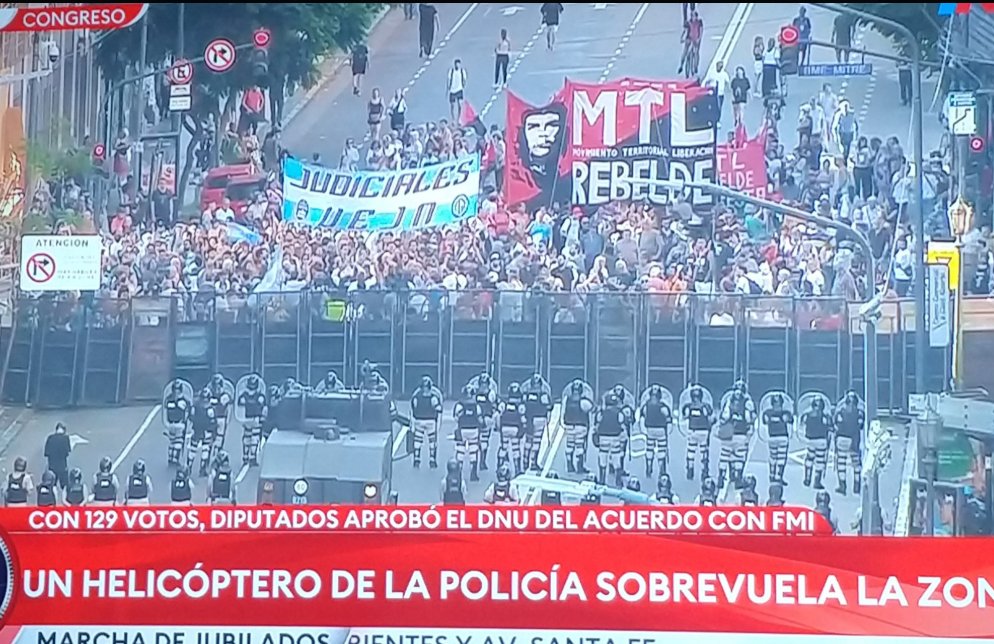 #SeTerminoElSueñoGolpista
Esto es lo pudieron convocar.
Parece que el sobre no llego a tiempo o no fue lo demasiado gordo.