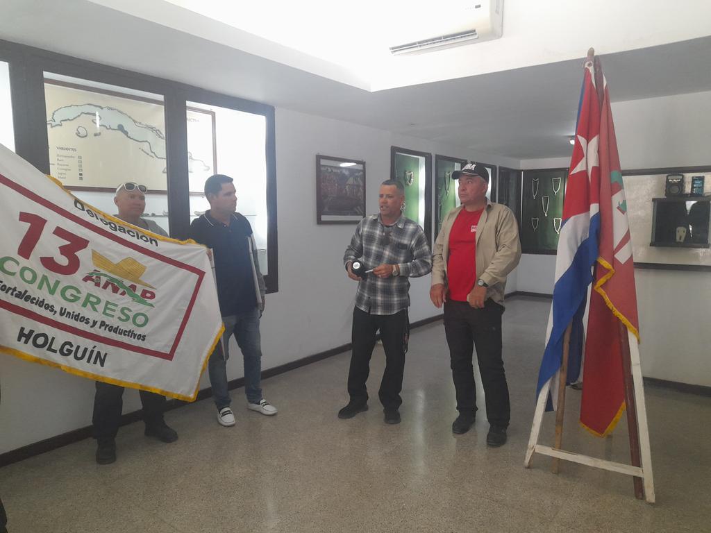 CabreraOrl68642's tweet photo. Se realiza en el municipio  #AnapBanes con la presencia  PCC y Amauri Velázquez Zaldivar presidente #AnapHolguin en  abanderamiento a delegación que participará en la asamblea  Provincial a realizarse el próximo 2 y 3 de abril.
#AnapCuba
@FelixDuarteOrte 
@SaldivarAm18767 https://t.co/klA91RWtrV