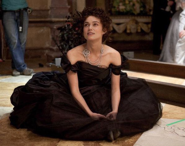 TheCinesthetic's tweet photo. keira knightley on the set of ‘anna karenina’ https://t.co/rSgvDgs4Kp