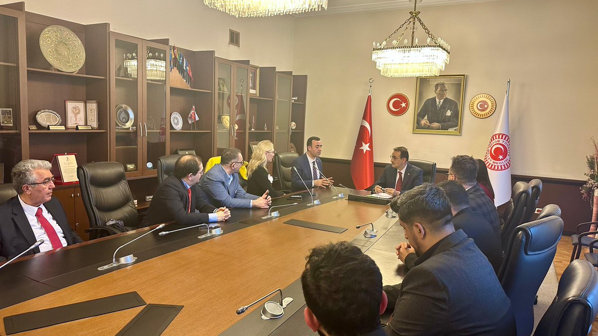 fatih_donmez's tweet photo. TÜYAFED Yazılımcılar Federasyonu Başkanı Mustafa Çalış ve federasyon yetkililerini gazi meclisimizde misafir ettik.

Ülkemizdeki yapay zeka çalışmaları ve yazılım sektörüne dair kapsamlı sohbet gerçekleştirdik.

📍TBMM https://t.co/IL88CQdBzI