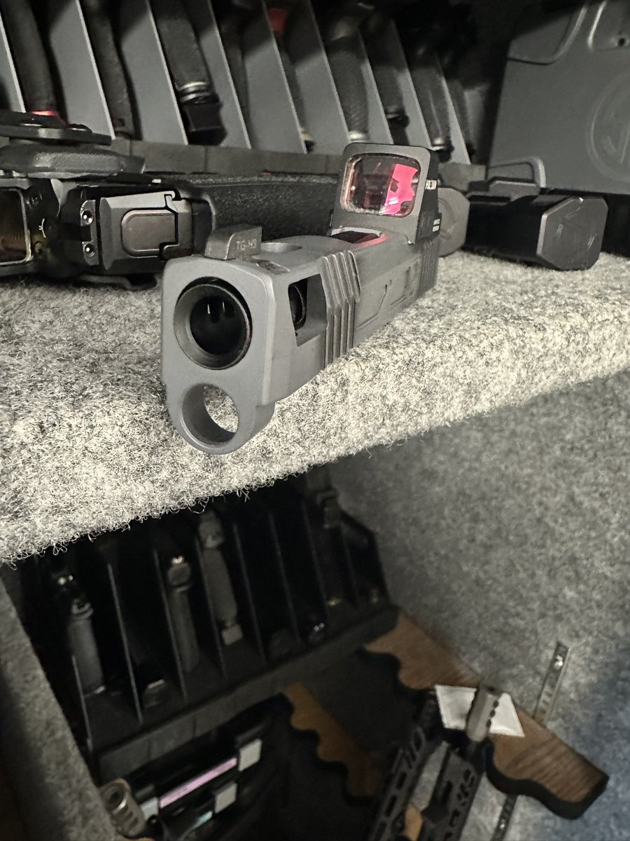 Floyds Custom Shop tweet media