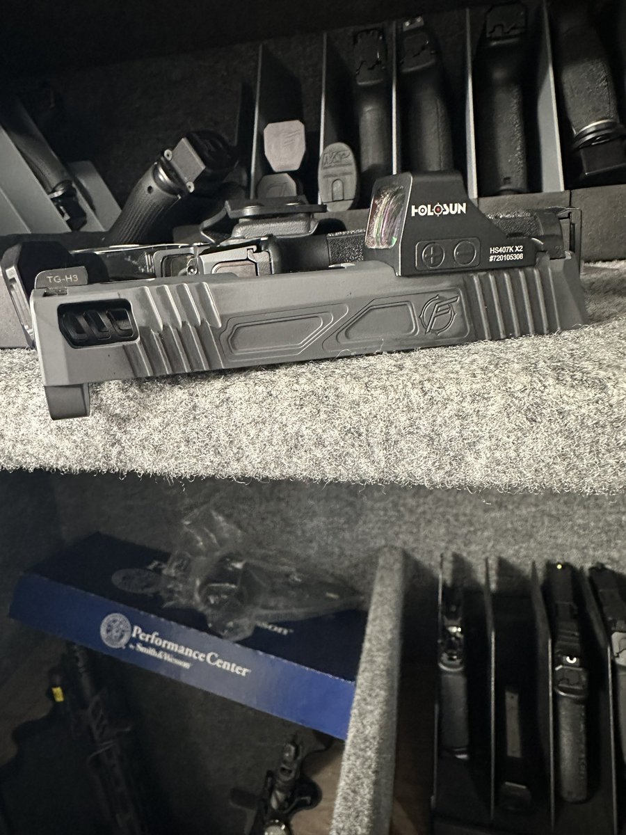 Floyds Custom Shop tweet media