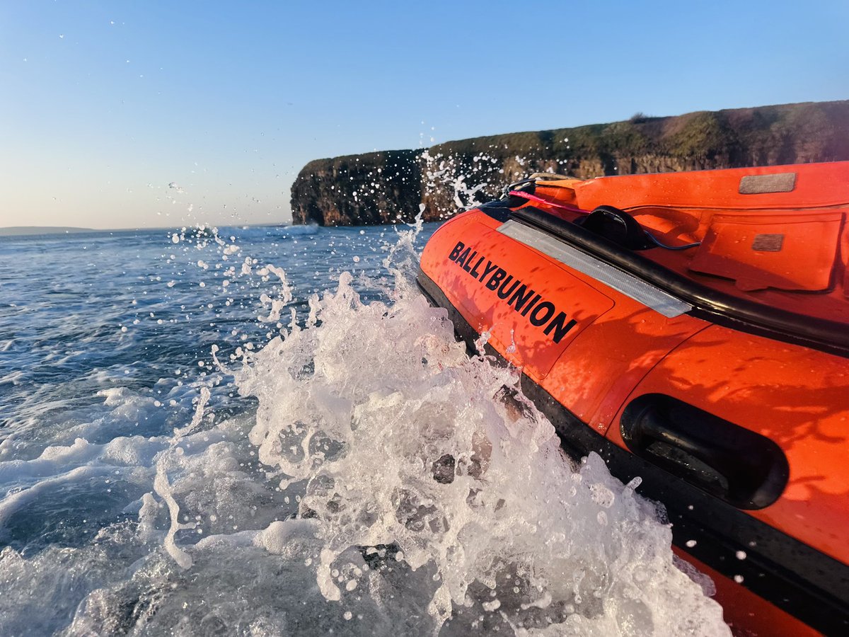 What an incredible evening in Ballybunion for some training and swim tests! Did you know that our crews must be able to swim, in full PPE, from the Virgins rock to the cliff? Tonight, some of the crew completed the yearly swim test completed! 

#BallybunionRescue