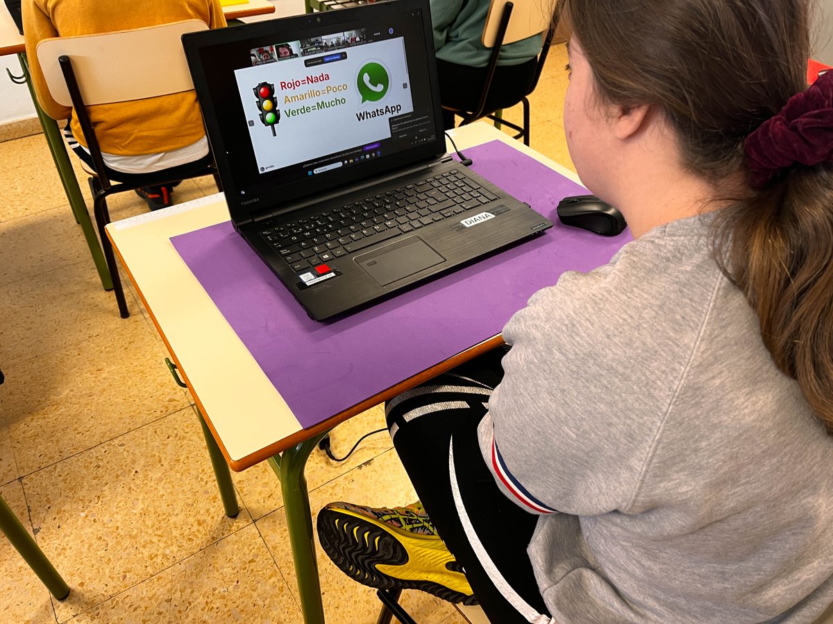 Fgilgayarre's tweet photo. 📢 ¡En el #ColegioGilGayarre somos #LíderesDigitales !
Participamos en Líderes Digitales en el Aula, un programa de @PlenaMadrid  que nos ayuda a mejorar nuestras #competenciasdigitales y nuestra seguridad en internet.
💡 ¡Sigamos reduciendo la #brechadigital! https://t.co/rQbmfhVCT0