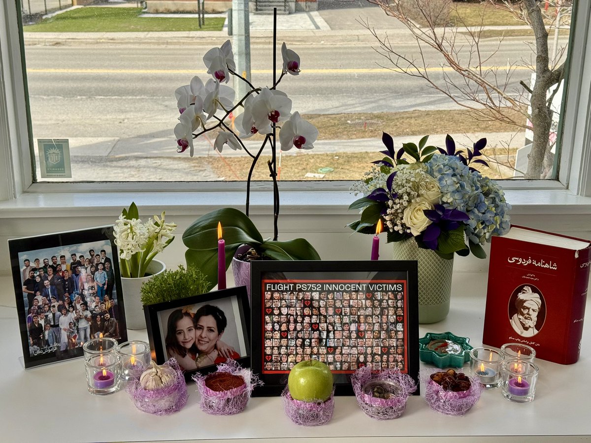 نوروز می‌آید و آدمی در پی مجالی‌ست تا فقدان و اندوه و‌ خشم را در لحظاتی با شادیِ دمیدنِ سالِ تازه بیامیزد. بر هفت‌سین عکس است که می‌بارد. آدم‌های زیبایی که به ظلم کشته شدند در قاب‌های خسته نشسته‌اند و سال از پسِ سال در غیبت‌شان می‌آید و می‌رود.  

نوروزی خسته و زخمی در راه است