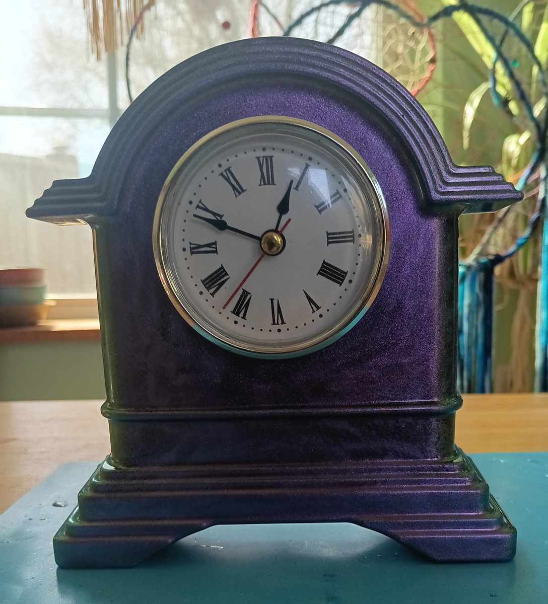 spirv56's tweet image. Made a new resin clock.  You can see the color shift. #resin #resinart #Creative #art