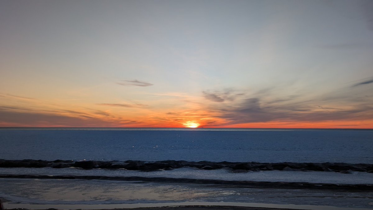 jojoskott's tweet photo. #lakemichigan sunset :) https://t.co/URd6CPV0PM