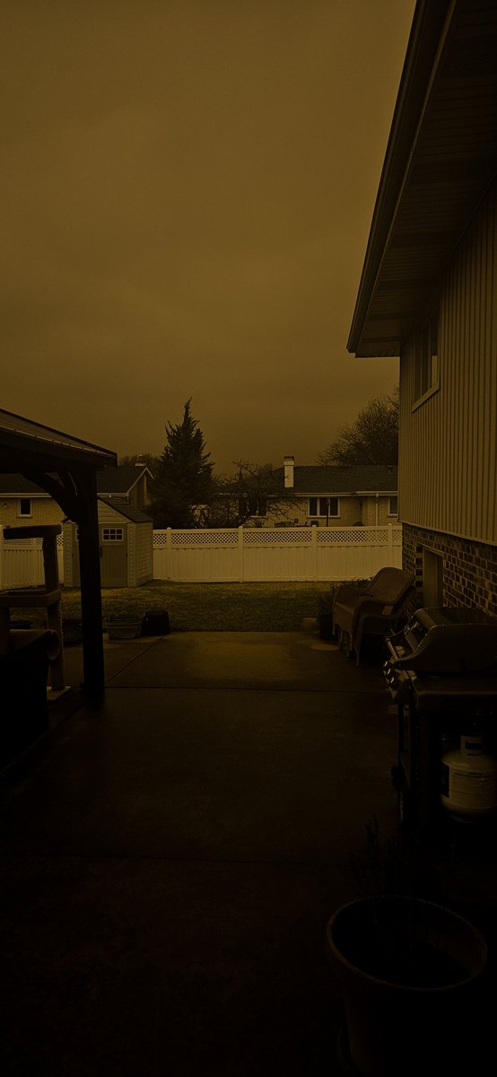 MachnickPaul's tweet photo. Why was the sky so dark in Orland Park at 2:30 pm? @BrantMillerNBC @nbcchicago @NWSChicago #ilwx https://t.co/Gmsp7rq7i5
