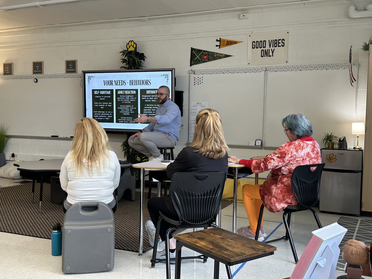 Holly Sidebottom tweet media