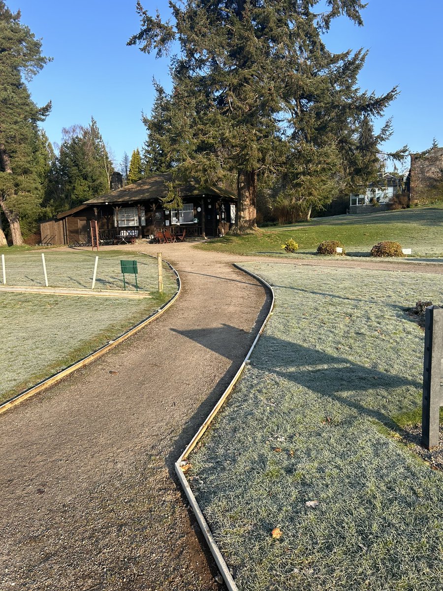 BuchananClub's tweet photo. A tidy up with wooden borders for our paths from pro shop to the 1st tee 😎 https://t.co/E4eFUCyl7u