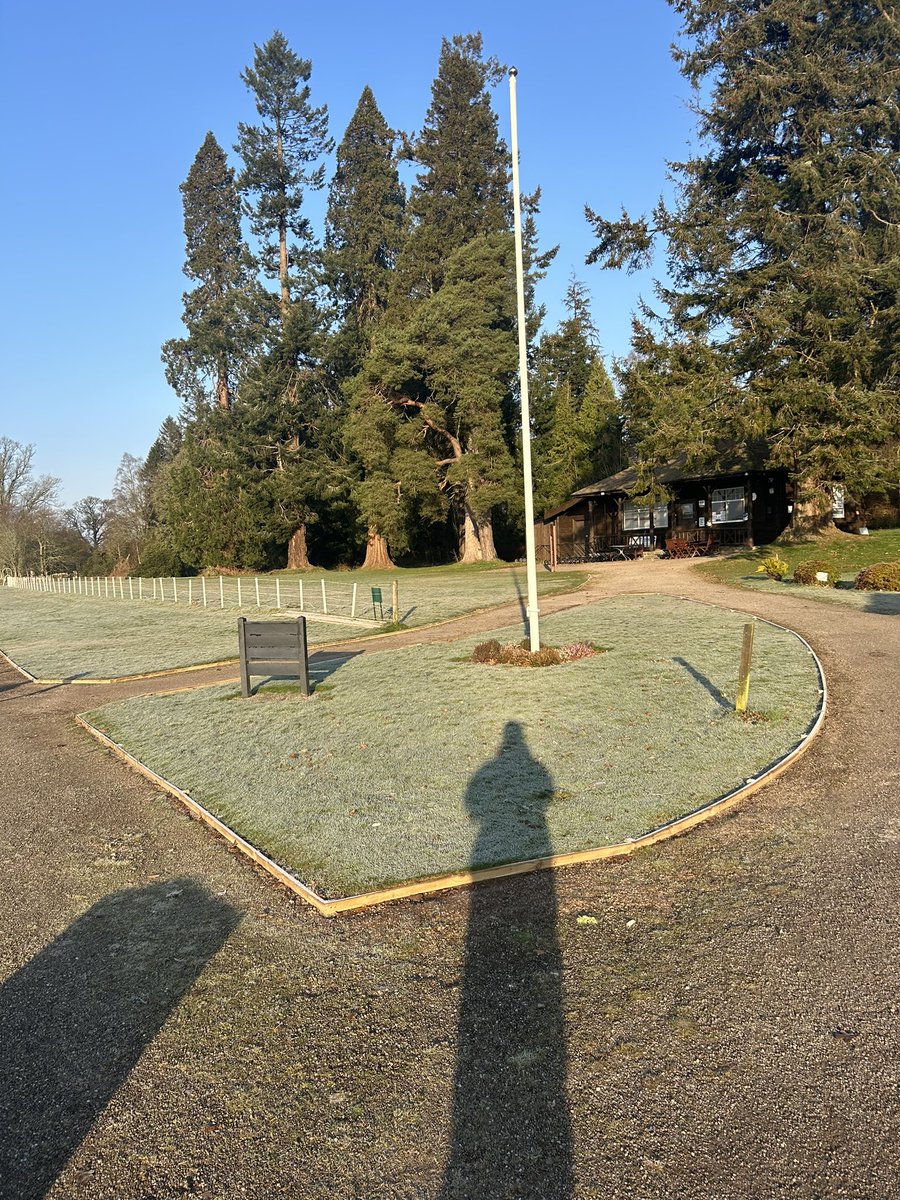 BuchananClub's tweet photo. A tidy up with wooden borders for our paths from pro shop to the 1st tee 😎 https://t.co/E4eFUCyl7u