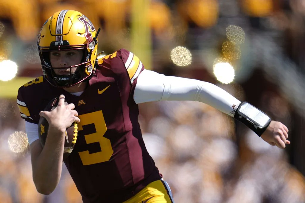 GopherHole's tweet photo. #Gophers WR Daniel Jackson QB Drake Lindsey: 

" He has the swagger any QB needs, the arm talent speaks for itself. I am really excited to see what he does."

https://t.co/EcoQo3u6WS https://t.co/vK2fcIoRLj