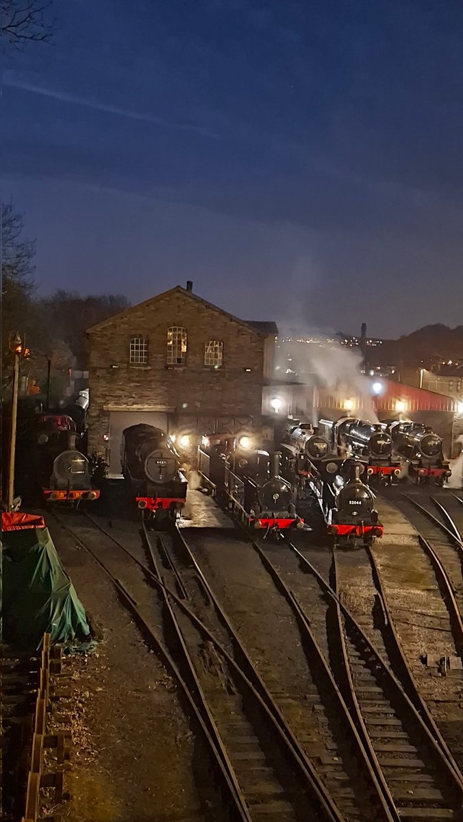 JeffAlbiston's tweet photo. Haworth MPD, 7.30pm
π Wed 18th March 2025
π· My photo
@WorthValley #steamlocomotives #engineshed #NightPhotography https://t.co/R9t817ddST