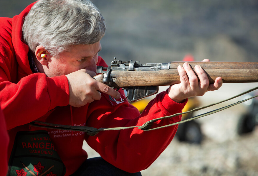 Stephen Harper participates in target practice with Canadian Rangers during Operation NANOOK.

Photo by Jill Thompson. August 26, 2014.