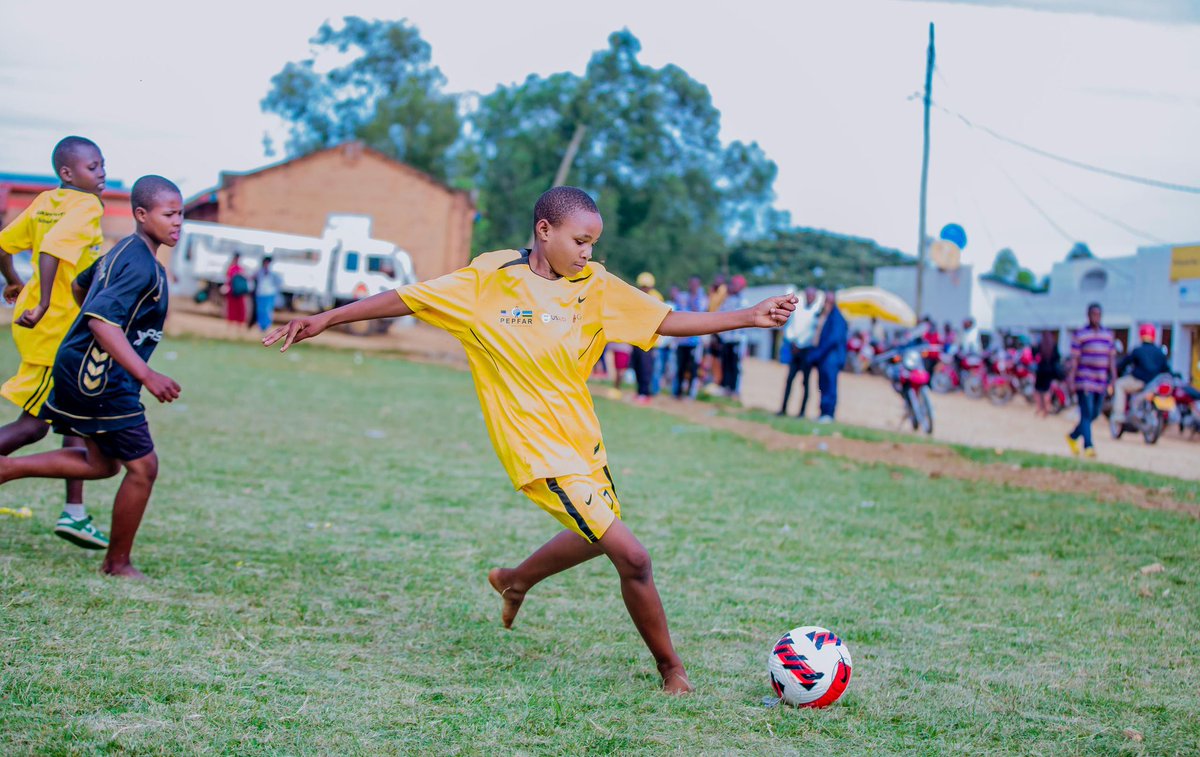 UmuriFoundation's tweet photo. A glimpse of our grassroots community engagement in @KarongiDistr, where inclusion takes center stage ⚽️! Mixed gender playing together for a common goal, simulate an inclusive classroom. Parents witness the power of inclusion firsthand! @unicefrw & @FCDOGovUK #LIFTProgram https://t.co/eSL9QpvjTV