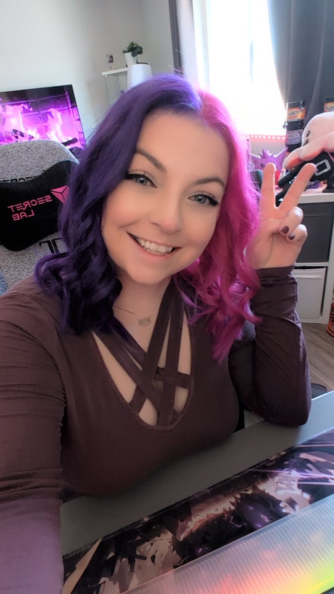 WillowLeef_'s tweet photo. Back from vacay!
Tonight we escape a killer Furby?! 👀 🔪 
Come join us for Indie Horror Night!

🔴 Live now - ttv/willowleef https://t.co/5Yq1j6rows