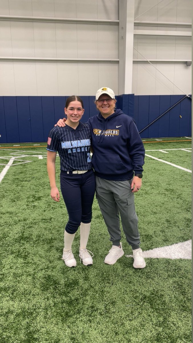 Thank you <a href="/UWECSoftball/">Blugold Softball</a> for hosting an amazing camp last Saturday. I had so much fun meeting the players, coaches and seeing the new facilities! <a href="/BlugoldCoachH/">Leslie Huntington</a> <a href="/place_abbey72/">Abigail Place</a> #softball