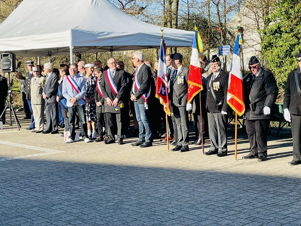 KriloffS's tweet photo. Aujourd’hui, j’ai parcouru le Nord Alsace à l’occasion du 80e anniversaire de sa libération.
Première étape à #Wintzenbach où se dresse l’un des plus beaux monuments aux morts de la région.
Puis direction #Scheibenhard où j’ai retrouvé mon ami Gerard Helffrich et @andre_reichardt https://t.co/Aj1digcs1G