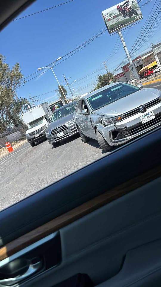 Trafico_ZMG's tweet photo. ¡Ya chocaron! 💥🚗
Se registró un accidente en la obra sobre El camino Real a Colima y calle de Las Pomas

#TráficoZMGPeriodismoCiudadano https://t.co/dr9L5zOh8B