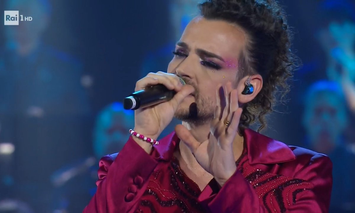 🎵🎶...e quando piango fammi amare questo mare
fammi felice anche solo con una parola... ❤️
#valerioscanu #soloconunaparola