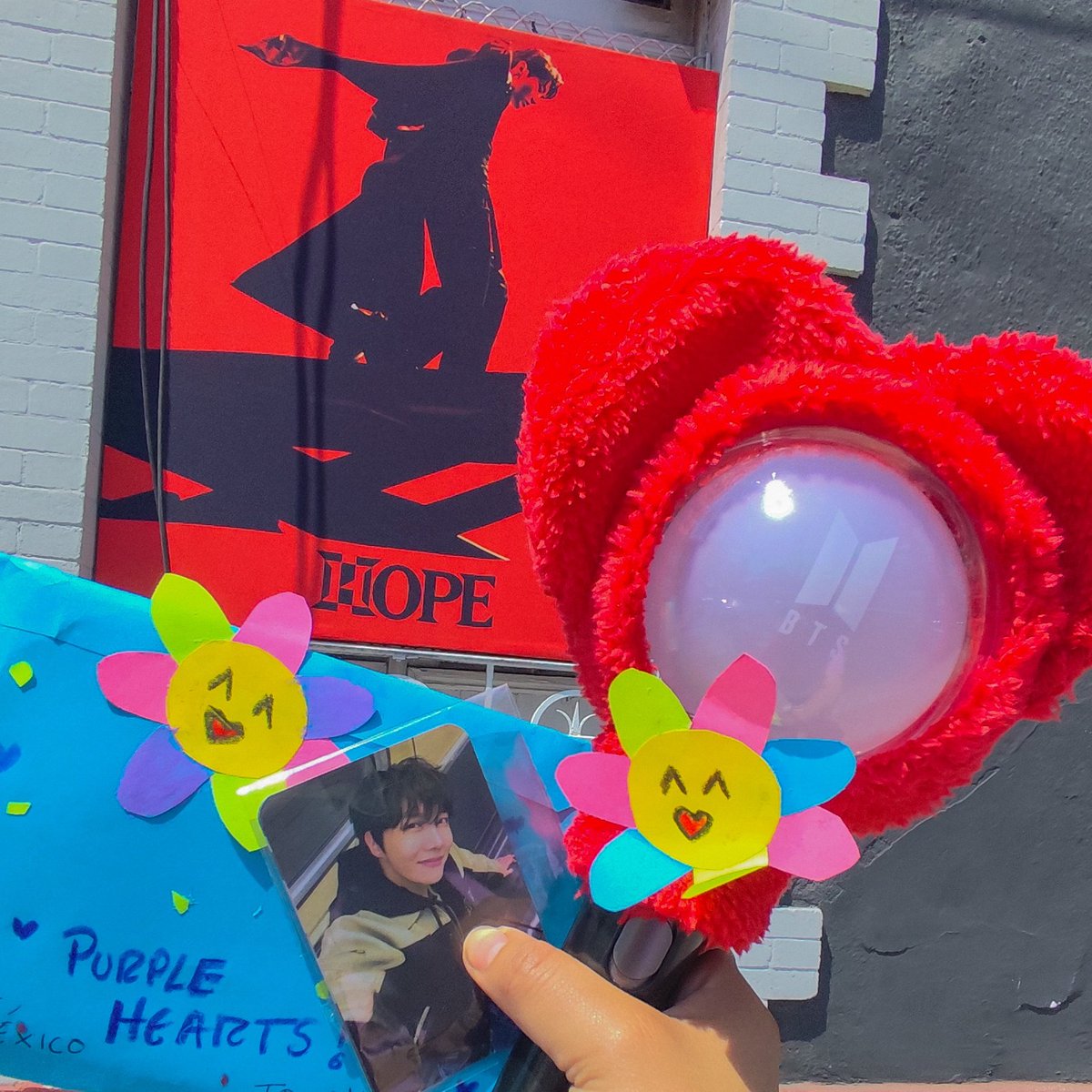 vanthvem's tweet image. ni entré a la pop up, ni alcance para el concierto pero siempre apoyando a Hobi, me siento en casita🥺💜
#HOPE_ON_THE_STAGE_TOUR_CDMX