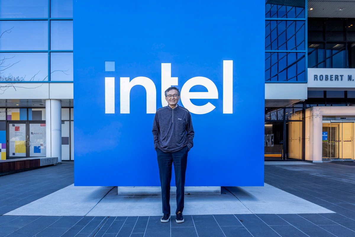 Welcome to Intel, Lip-Bu Tan! 🙌 

“I’m excited to make an impact and work with employees to really drive to the next era of Intel,” said Intel’s new CEO, who spent his first day at HQ in Santa Clara meeting with employees and customers. intel.ly/3RhMgR8