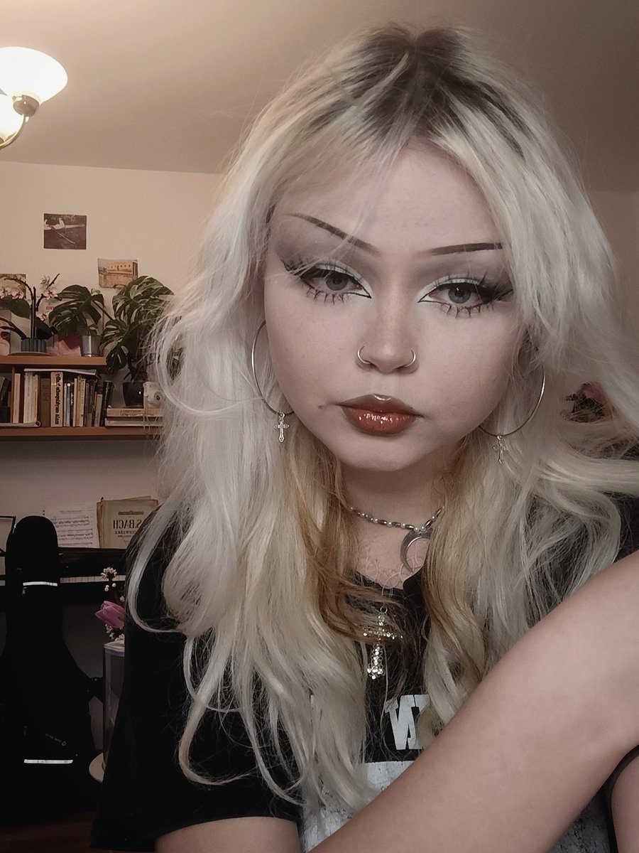 em1ko__'s tweet photo. what i look like &amp; what i cook ehehhehe neco presne pro me (bylo tezky vybrat jen 3 😭😭) https://t.co/hSOSAYBg43
