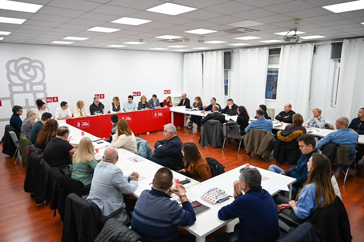 Pilar Alegría (@pilar_alegria) on Twitter photo Arrancamos. Primera reunión de la nueva ejecutiva del <a href="/aragonpsoe/">PSOE Aragón</a>
💪🌹Un nuevo tiempo para impulsar el cambio en #Aragón. Para defender los derechos y los servicios públicos ante una derecha que solo sabe retroceder y desmantelarlos. #Lafuerzadelcambio #AlegríaXAragón Arrancamos. Primera reunión de la nueva ejecutiva del <a href="/aragonpsoe/">PSOE Aragón</a>
💪🌹Un nuevo tiempo para impulsar el cambio en #Aragón. Para defender los derechos y los servicios públicos ante una derecha que solo sabe retroceder y desmantelarlos. #Lafuerzadelcambio #AlegríaXAragón