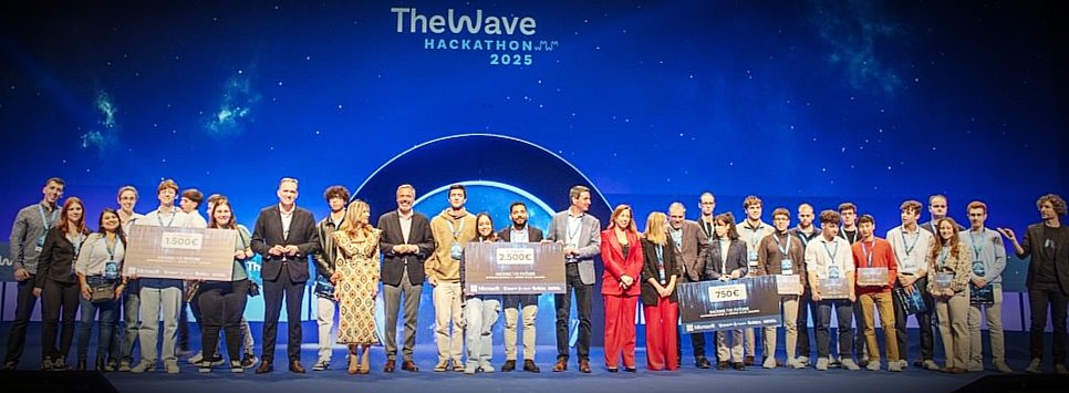 frojasluna tweet media