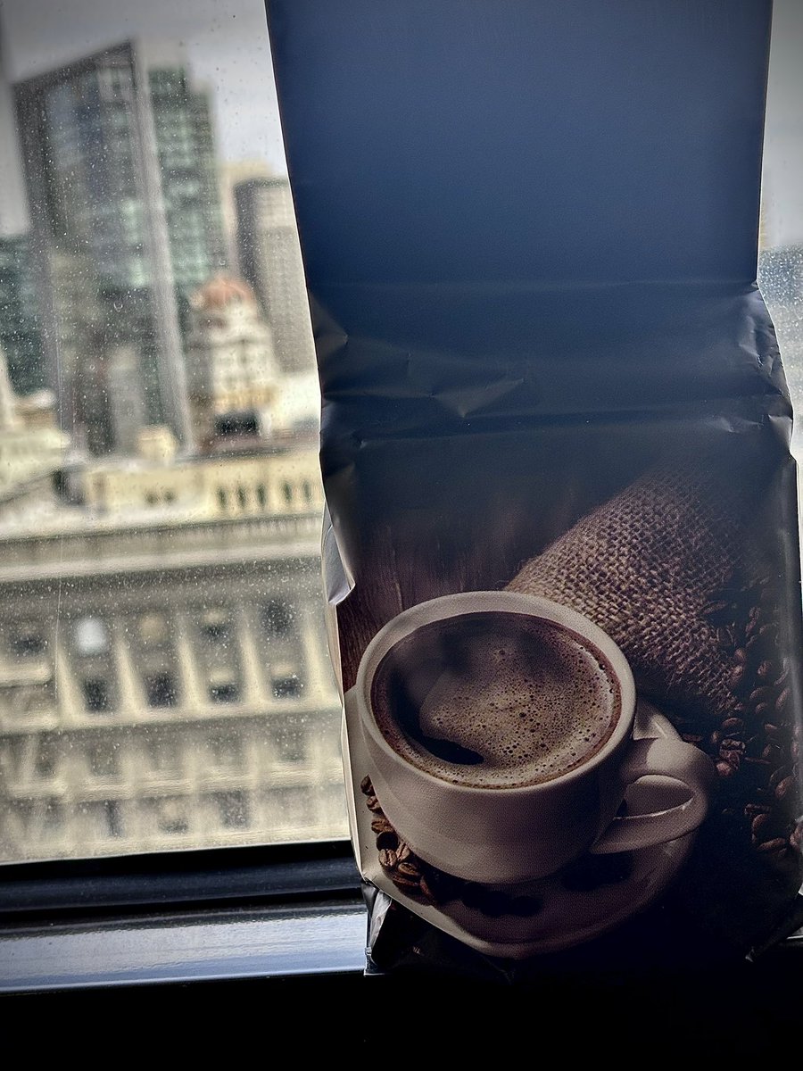 Who’s holding $Mug and at the <a href="/Ronin_Network/">Ronin</a> after party 👀☕️🚀

 I got something for you 😘

(First come first serve tho)