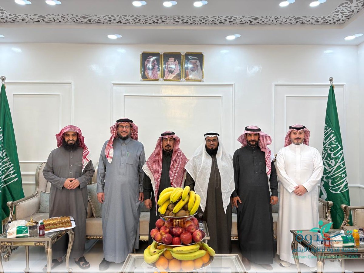 jwfaytam's tweet photo. #زيارة محبة و إحسـان🌱| 

زار وفد من الجمعية الأستاذ/ محسن بن بادي الفهيقي ، حيث تم تعريفه بالجمعية وما تقدمه من برامج وأنشطة وخدمات لمستفيديها، شاكرين له حسن استقباله وكرم ضيافته ..

#جمعية_قدوة #أجود_الناس https://t.co/pP0UXqlwKu
