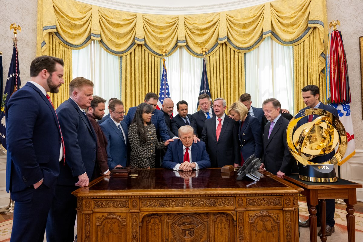 The White House Faith Office and Faith Leaders from across the country joined President Trump to pray in the Oval Office. 🙏🇺🇸
