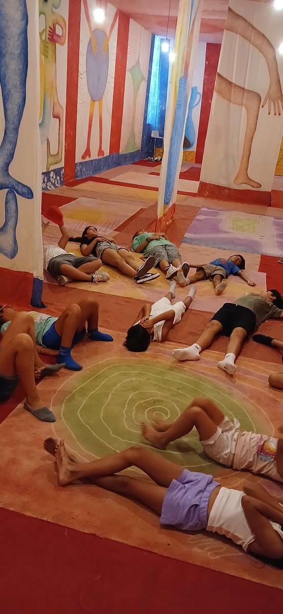 ¡Volvimos al Moderno!!!
Disfrutamos la tarde dentro de la obra de arte de la tandilense Celina Eceiza: “Ofrenda”, una propuesta de grandes dimensiones y múltiples técnicas.
¡Gracias equipo de <a href="/modernoba/">Museo Moderno</a>  por el amor al arte y a las infancias que le ponen en cada actividad!