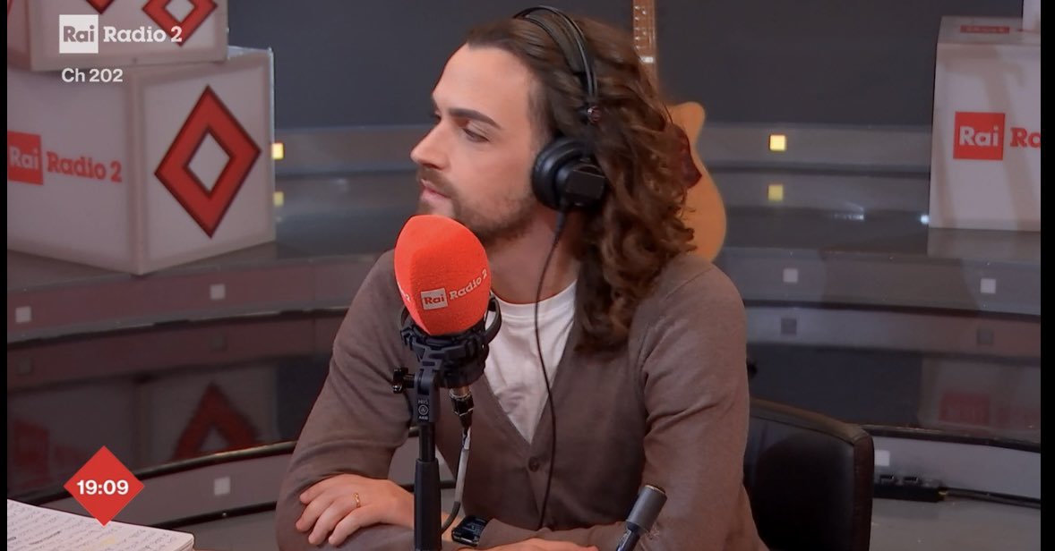 “ io potrei stare bene solo con una parola” ❤️ <a href="/Valerio_Scanu/">ValerioScanu</a> #valerioscanu #soloconunaparola <a href="/RaiRadio2/">Rai Radio2</a>