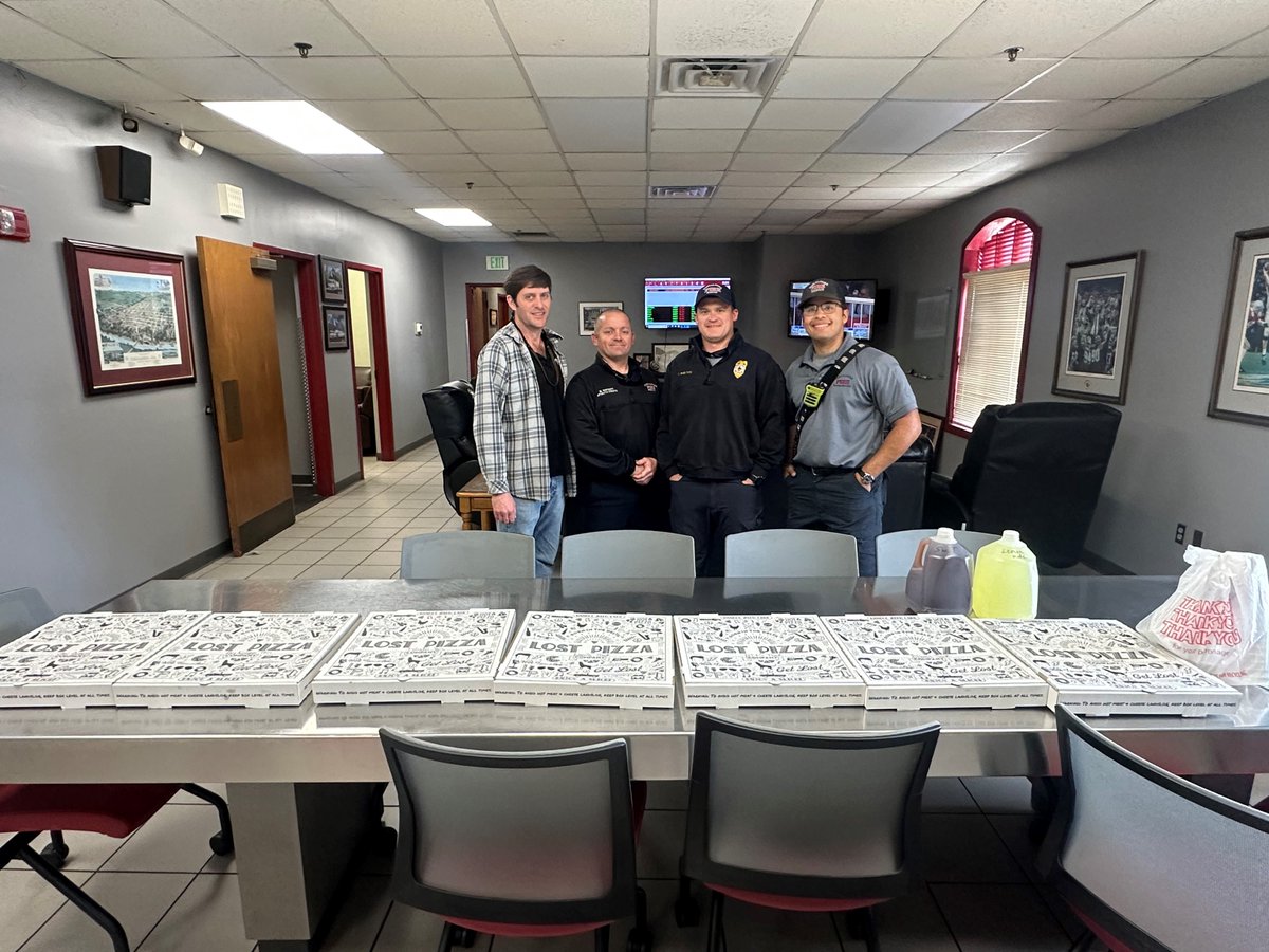 T_Town_Fire's tweet image. Lost Pizza Company is at again at Station 2 today! Thank you for the great lunch! 🍕