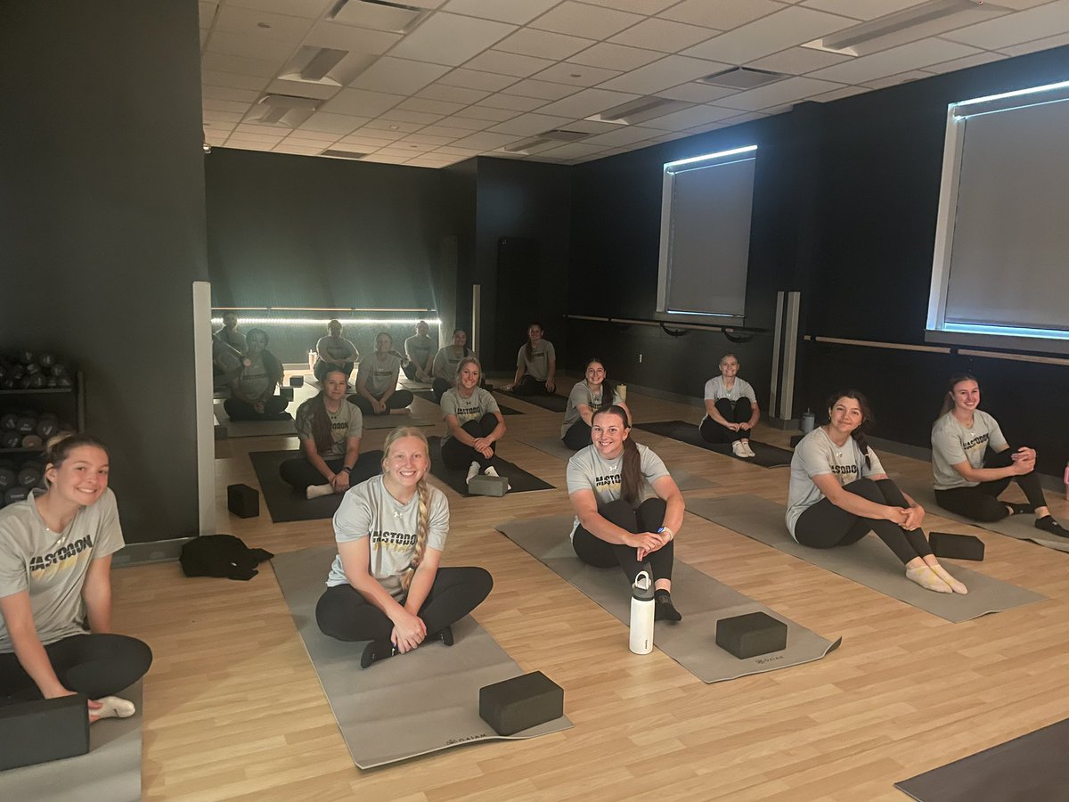 ✨Your Dons got to recharge &amp; recover with a great yoga class today! Thank you Coach Michelle for leading us through an amazing class! 🧘‍♀️

#Yoga
#MastodonSoftball