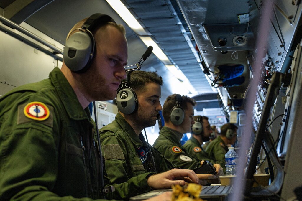 📍 Mer Baltique | Contribution de l'avion de patrouille maritime ATL2 🇫🇷  #BalticSentry.

Lors d'une mission de surveillance des infrastructures sous marines critiques dans les eaux internationales de la Baltique, un ATL2 🇫🇷 a été la cible d'une manœuvre d'intimidation par une